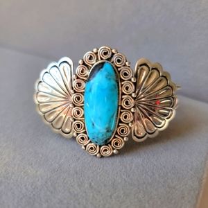 Western style silver cuff small silver tone bracelet